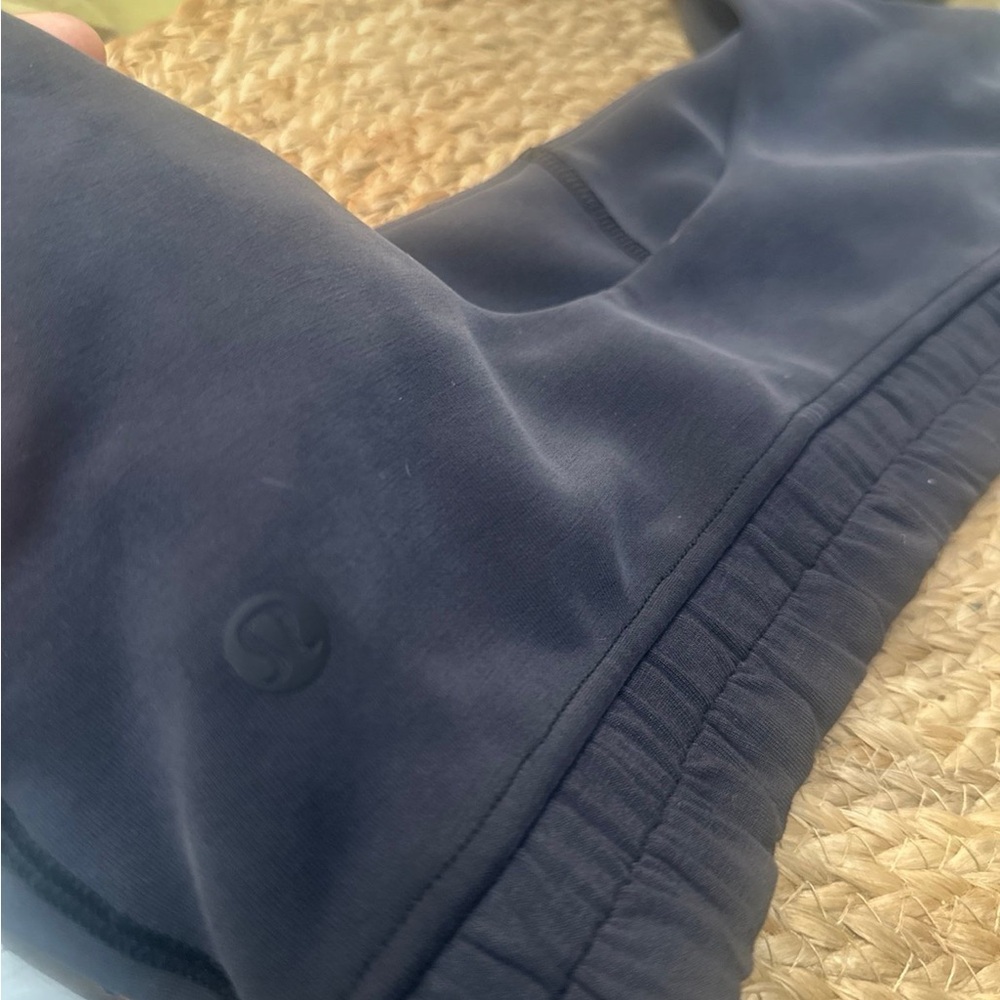 Lululemon - Picture 4 of 4